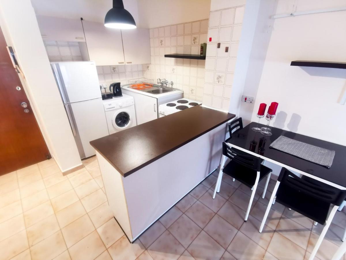 Flirty Flamingo Seaview Seafront Apartment لارنكا المظهر الخارجي الصورة