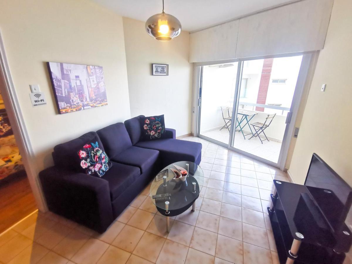 Flirty Flamingo Seaview Seafront Apartment لارنكا المظهر الخارجي الصورة