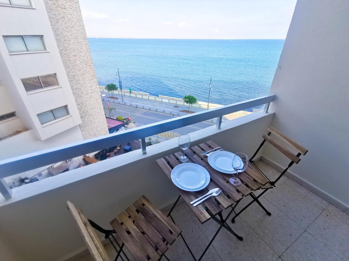 Flirty Flamingo Seaview Seafront Apartment لارنكا المظهر الخارجي الصورة