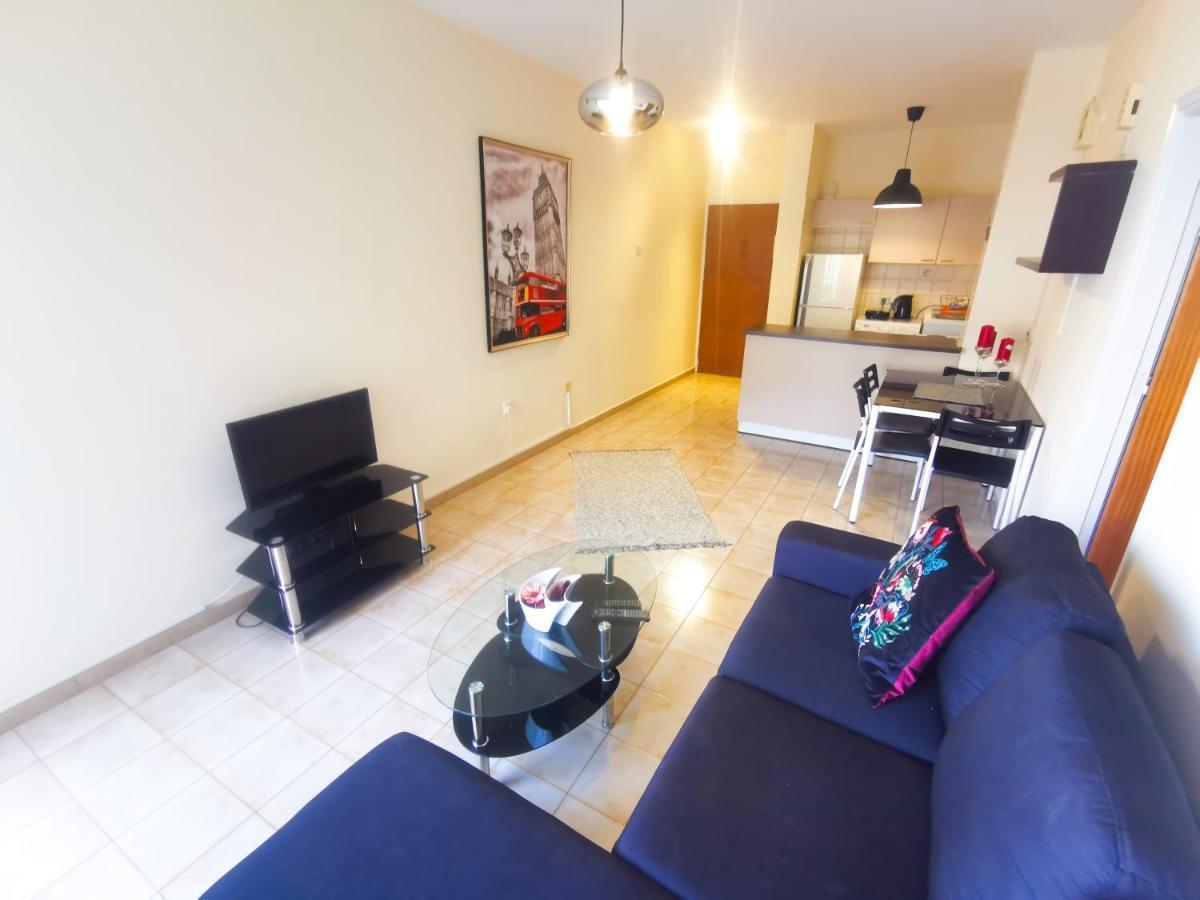 Flirty Flamingo Seaview Seafront Apartment لارنكا المظهر الخارجي الصورة